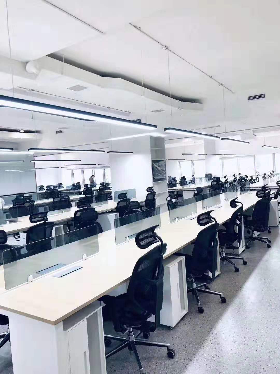 現(xiàn)代風(fēng)格辦公桌